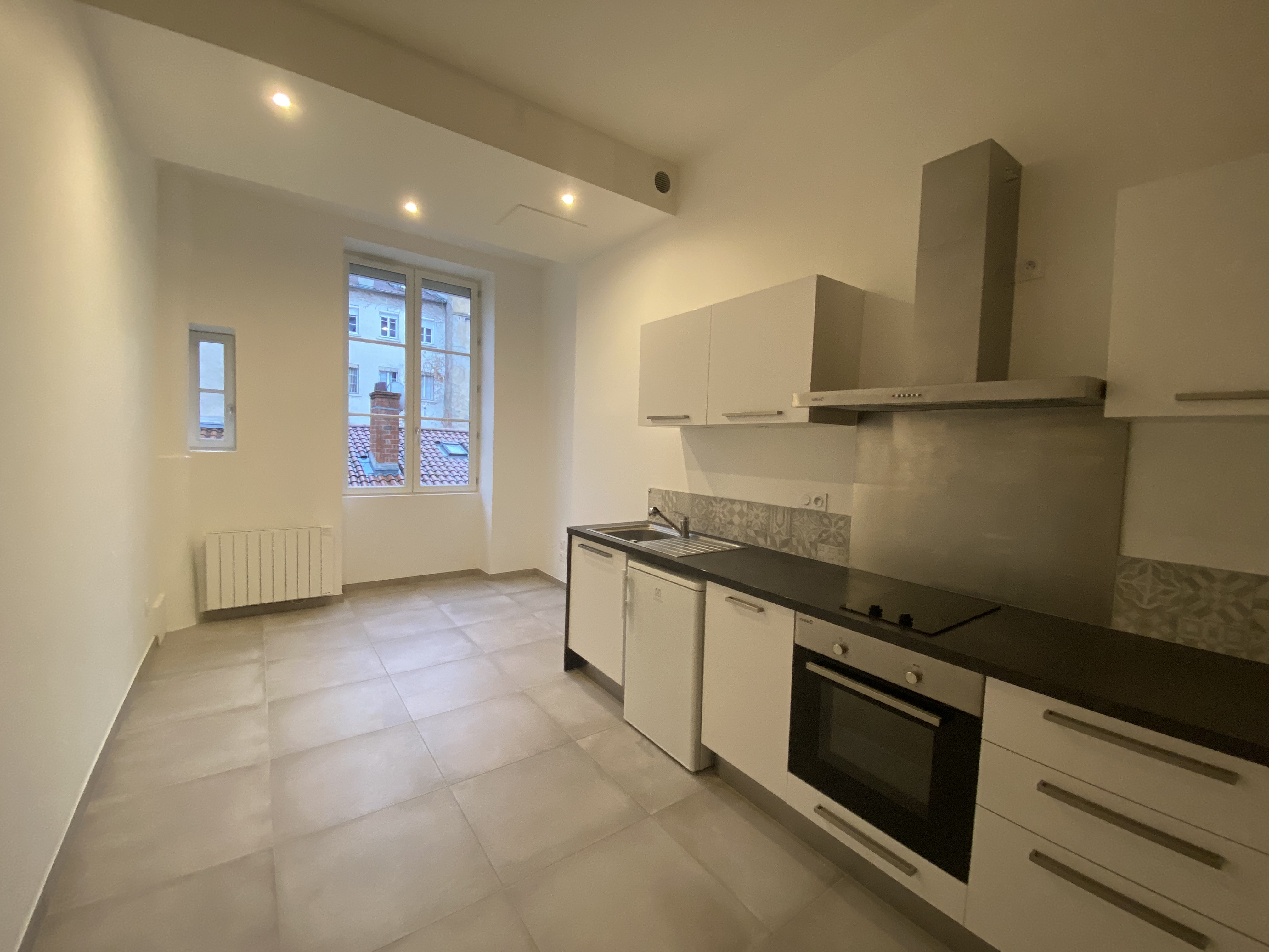 Location À LOUER - STUDIO - LYON 7